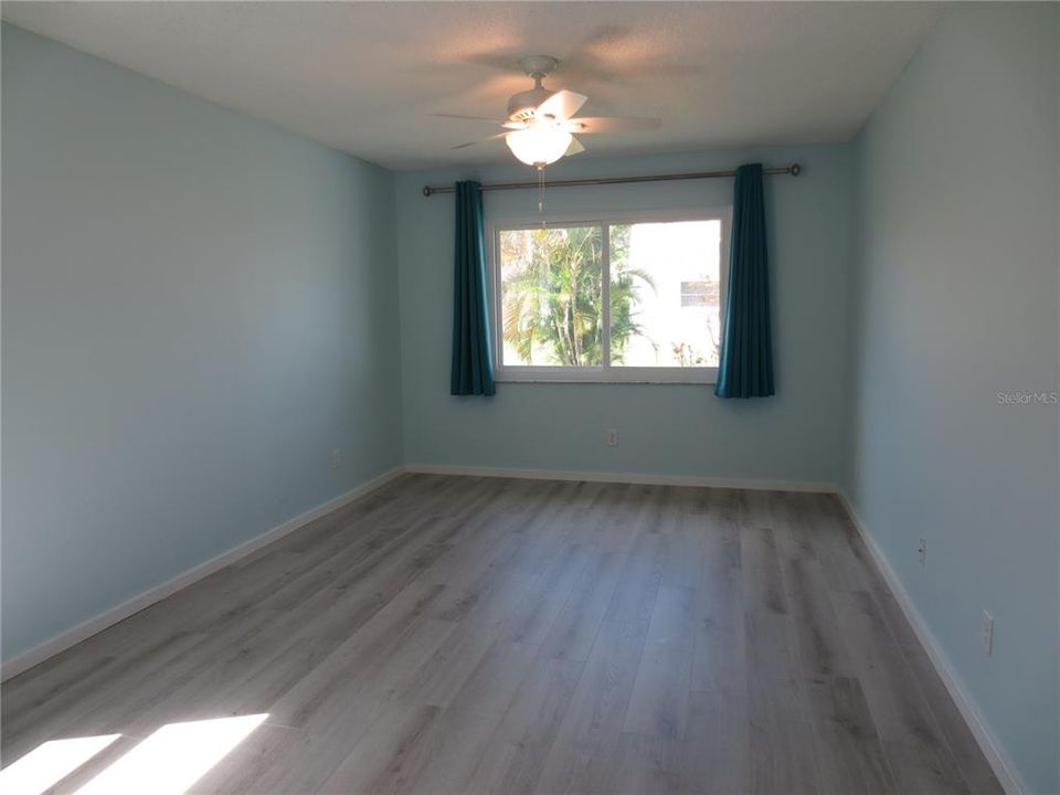 Activo con contrato: $2,575 (2 camas, 2 baños, 1263 Pies cuadrados)