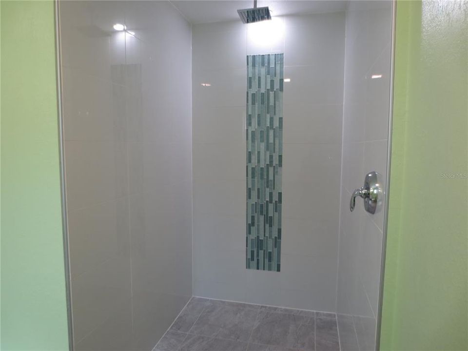 Activo con contrato: $2,575 (2 camas, 2 baños, 1263 Pies cuadrados)