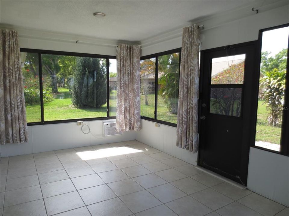 Activo con contrato: $2,575 (2 camas, 2 baños, 1263 Pies cuadrados)