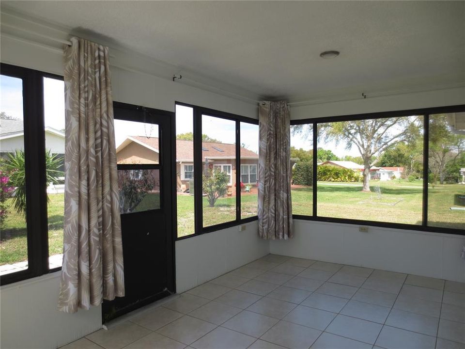 Activo con contrato: $2,575 (2 camas, 2 baños, 1263 Pies cuadrados)