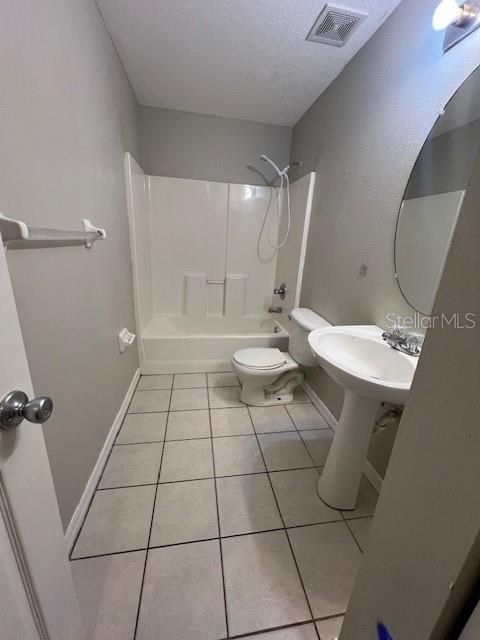 合同活跃: $1,599 (3 贝兹, 2 浴室, 1212 平方英尺)