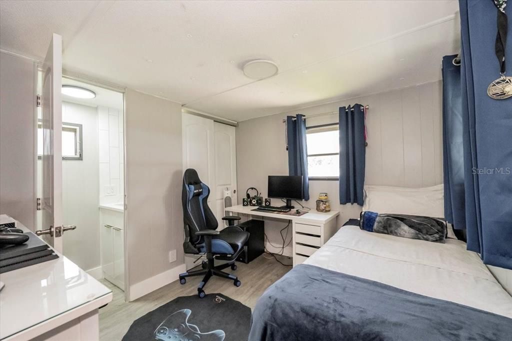 For Sale: $199,000 (3 beds, 1 baths, 1028 Square Feet)