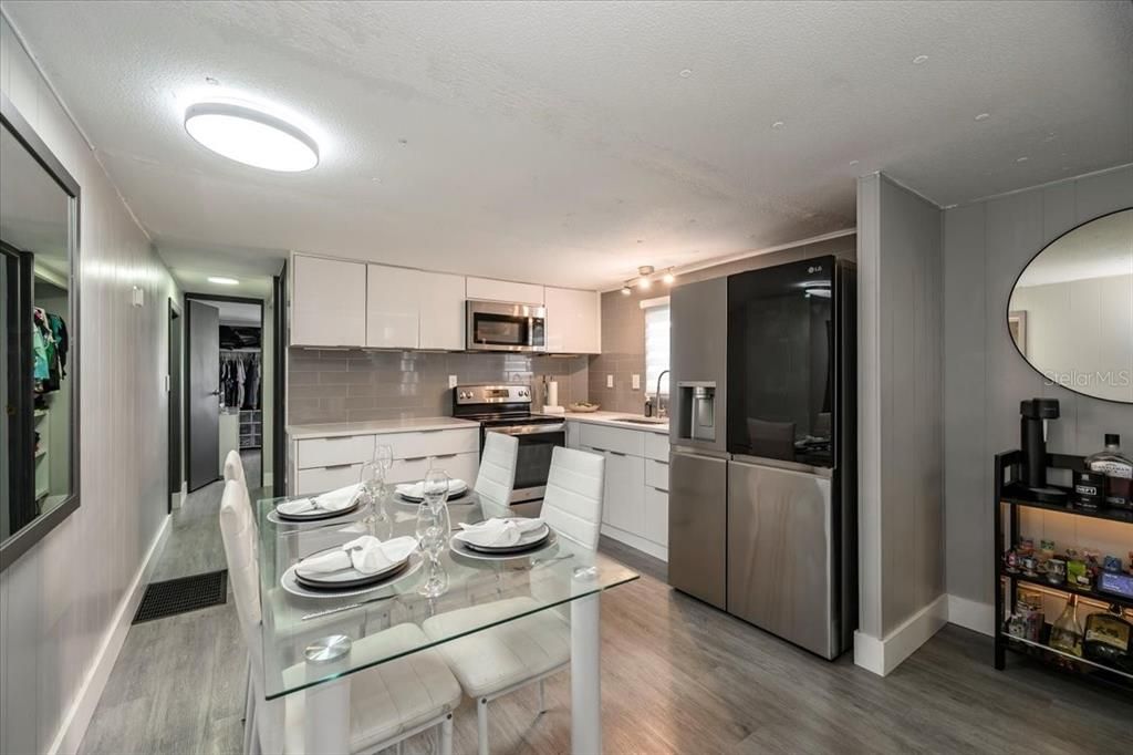 For Sale: $199,000 (3 beds, 1 baths, 1028 Square Feet)