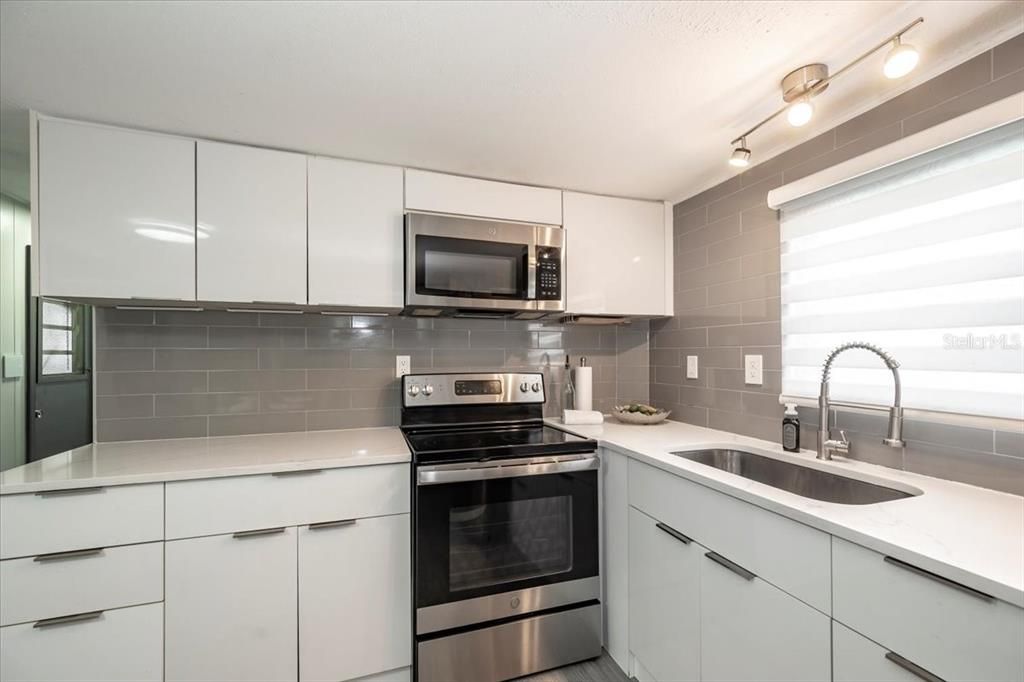 For Sale: $199,000 (3 beds, 1 baths, 1028 Square Feet)