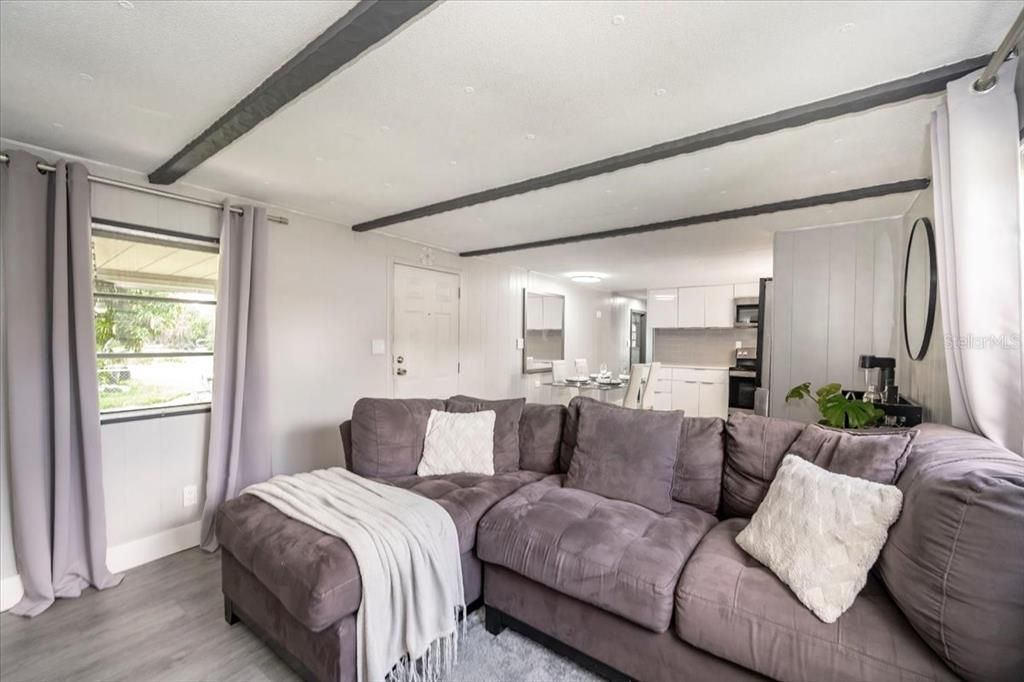 For Sale: $199,000 (3 beds, 1 baths, 1028 Square Feet)