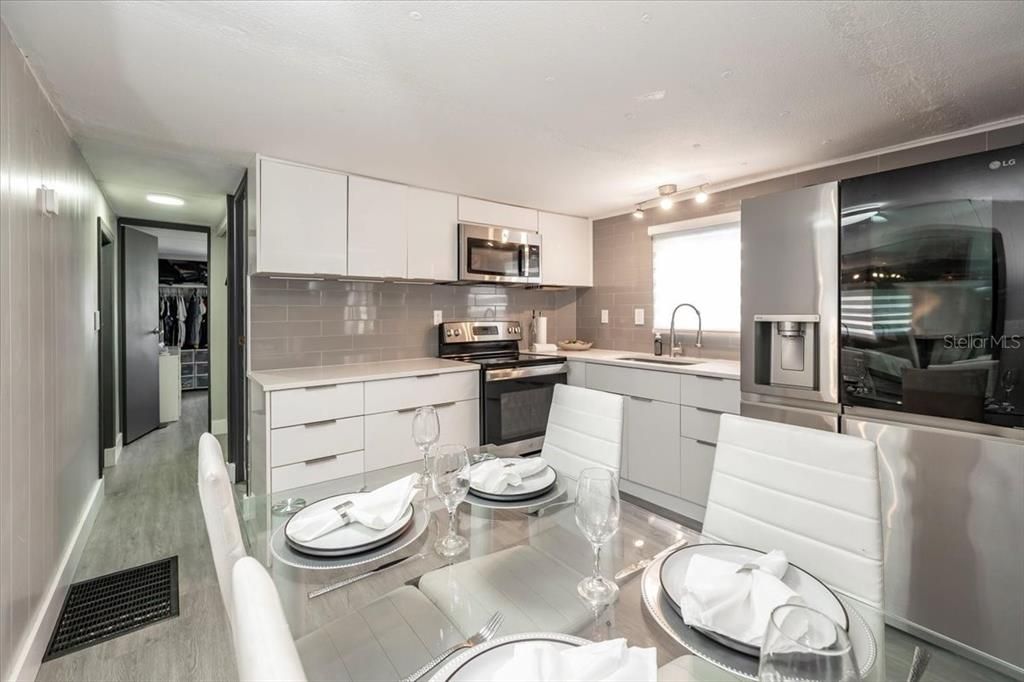 For Sale: $199,000 (3 beds, 1 baths, 1028 Square Feet)