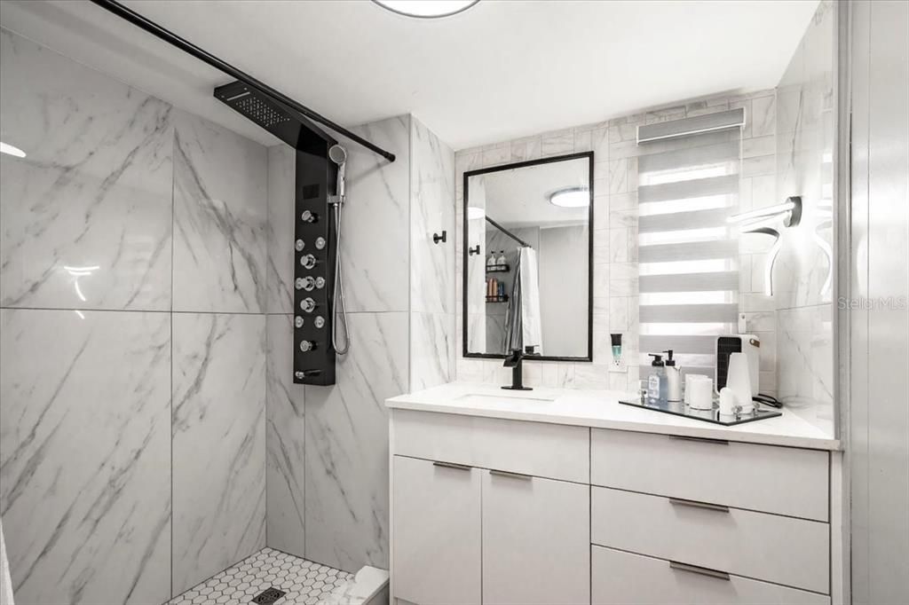 For Sale: $199,000 (3 beds, 1 baths, 1028 Square Feet)