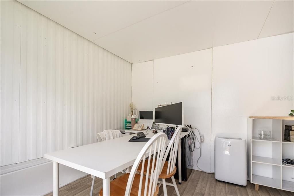 For Sale: $199,000 (3 beds, 1 baths, 1028 Square Feet)