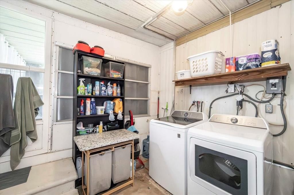 For Sale: $199,000 (3 beds, 1 baths, 1028 Square Feet)