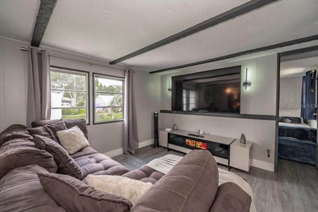 For Sale: $199,000 (3 beds, 1 baths, 1028 Square Feet)