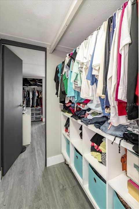 For Sale: $199,000 (3 beds, 1 baths, 1028 Square Feet)