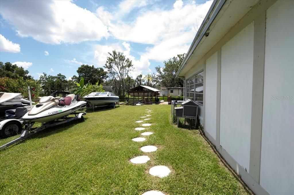 For Sale: $199,000 (3 beds, 1 baths, 1028 Square Feet)