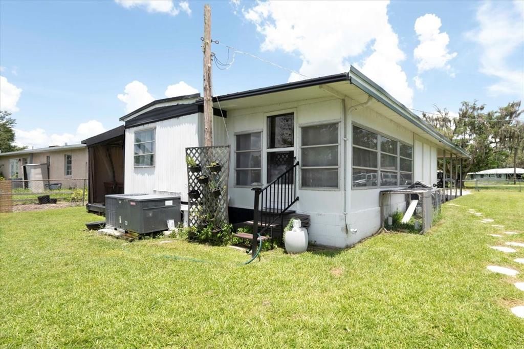 For Sale: $199,000 (3 beds, 1 baths, 1028 Square Feet)