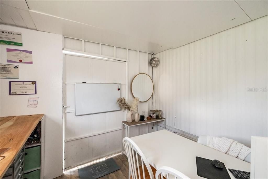 For Sale: $199,000 (3 beds, 1 baths, 1028 Square Feet)