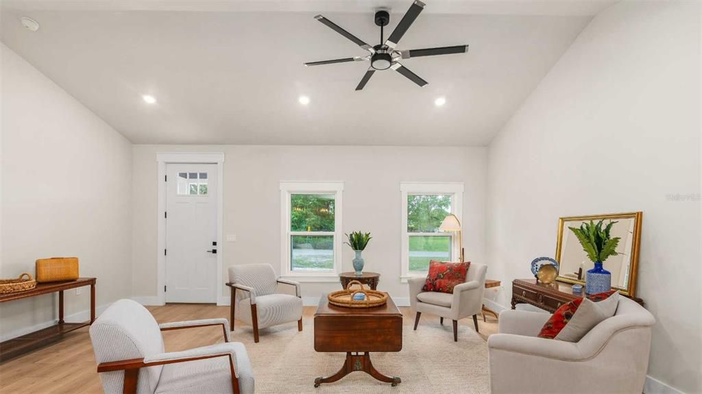 Activo con contrato: $339,707 (3 camas, 2 baños, 1810 Pies cuadrados)