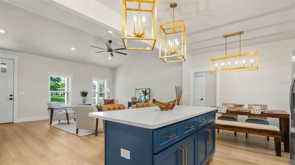 Activo con contrato: $339,707 (3 camas, 2 baños, 1810 Pies cuadrados)