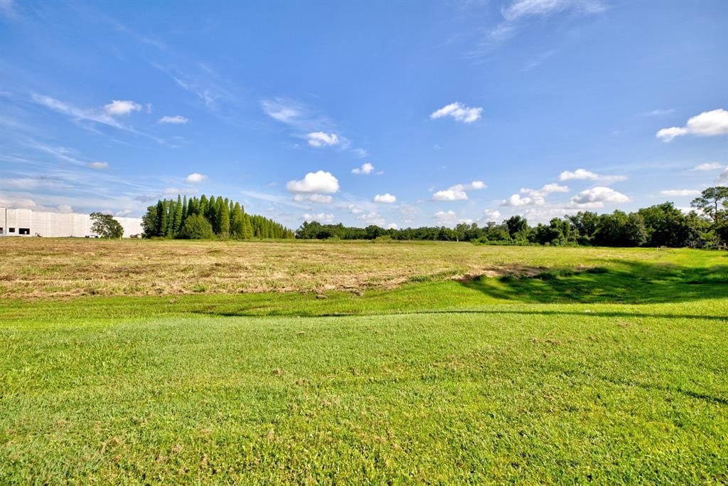 待售: $1,490,000 (3.54 acres)