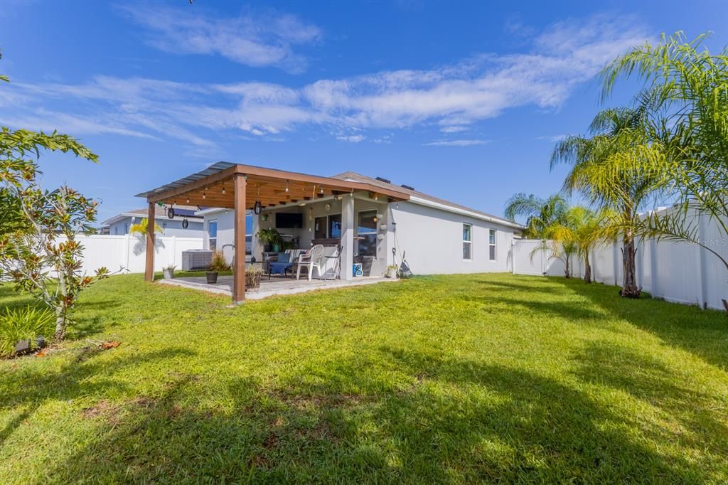 合同活跃: $335,000 (3 贝兹, 2 浴室, 1348 平方英尺)