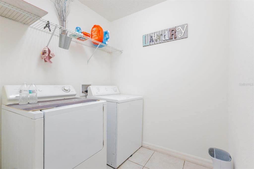 合同活跃: $335,000 (3 贝兹, 2 浴室, 1348 平方英尺)