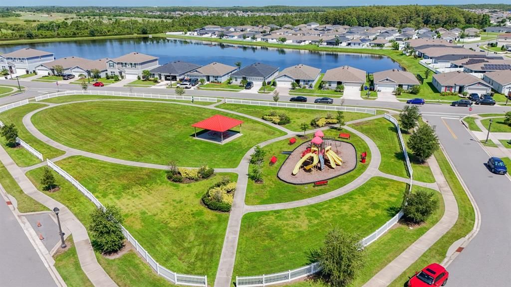 合同活跃: $335,000 (3 贝兹, 2 浴室, 1348 平方英尺)