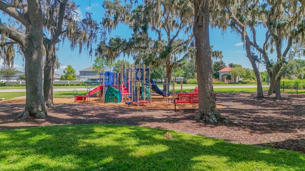 合同活跃: $335,000 (3 贝兹, 2 浴室, 1348 平方英尺)