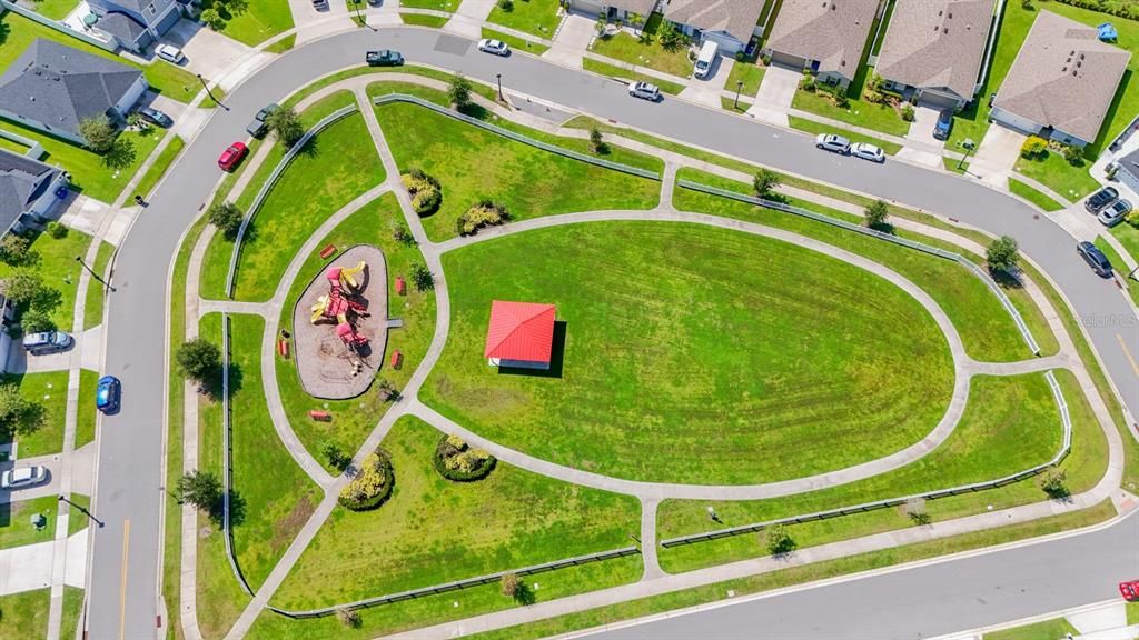 合同活跃: $335,000 (3 贝兹, 2 浴室, 1348 平方英尺)