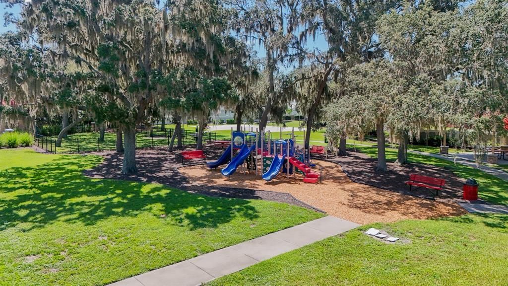 合同活跃: $335,000 (3 贝兹, 2 浴室, 1348 平方英尺)