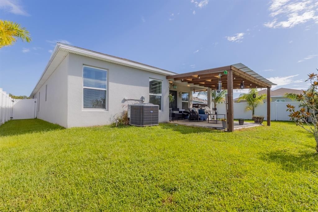 合同活跃: $335,000 (3 贝兹, 2 浴室, 1348 平方英尺)