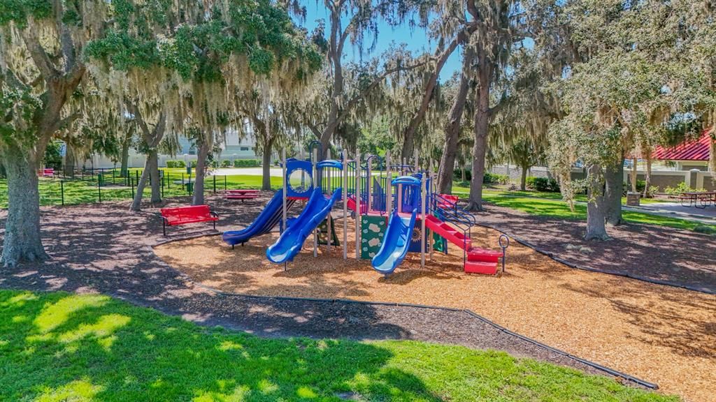 合同活跃: $335,000 (3 贝兹, 2 浴室, 1348 平方英尺)