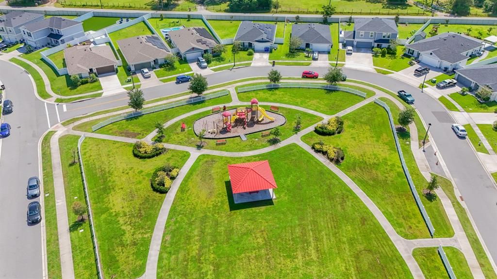 合同活跃: $335,000 (3 贝兹, 2 浴室, 1348 平方英尺)