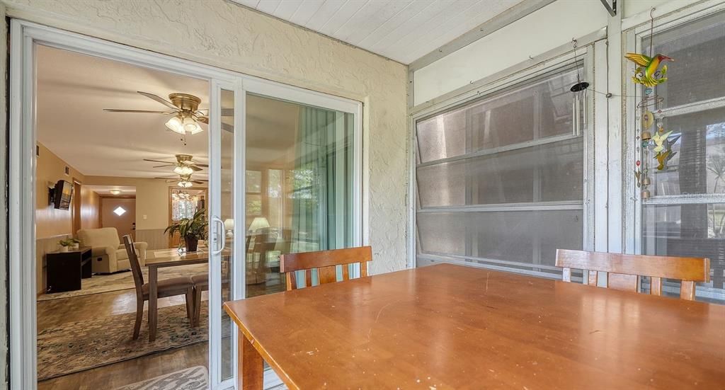 Под контрактом: $115,400 (2 спален, 2 ванн, 960 Квадратных фут)