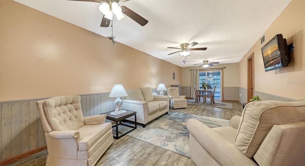 Под контрактом: $115,400 (2 спален, 2 ванн, 960 Квадратных фут)