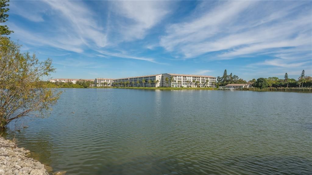 Под контрактом: $115,400 (2 спален, 2 ванн, 960 Квадратных фут)