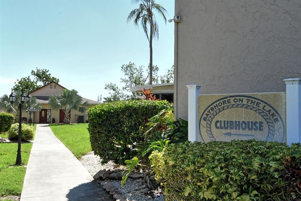 Под контрактом: $115,400 (2 спален, 2 ванн, 960 Квадратных фут)