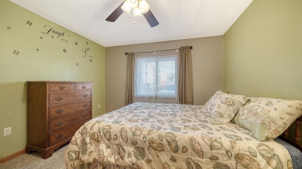 Под контрактом: $115,400 (2 спален, 2 ванн, 960 Квадратных фут)