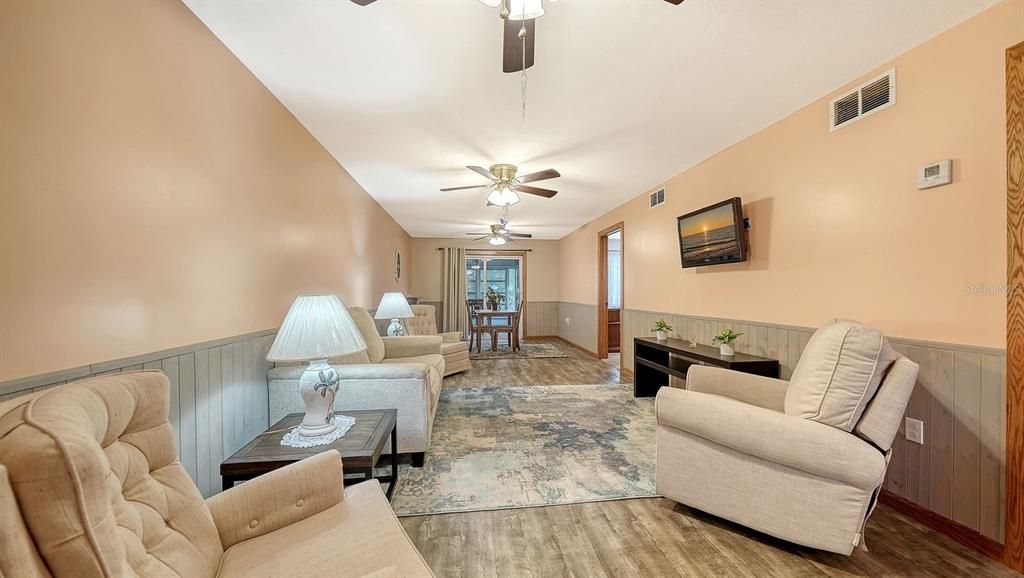 Под контрактом: $115,400 (2 спален, 2 ванн, 960 Квадратных фут)