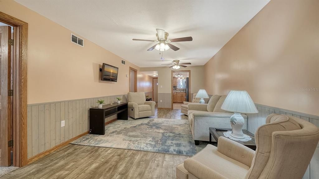 Под контрактом: $115,400 (2 спален, 2 ванн, 960 Квадратных фут)