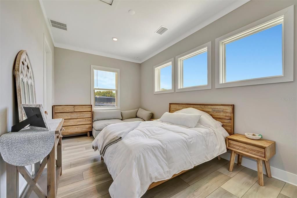 На продажу: $959,066 (4 спален, 3 ванн, 2457 Квадратных фут)