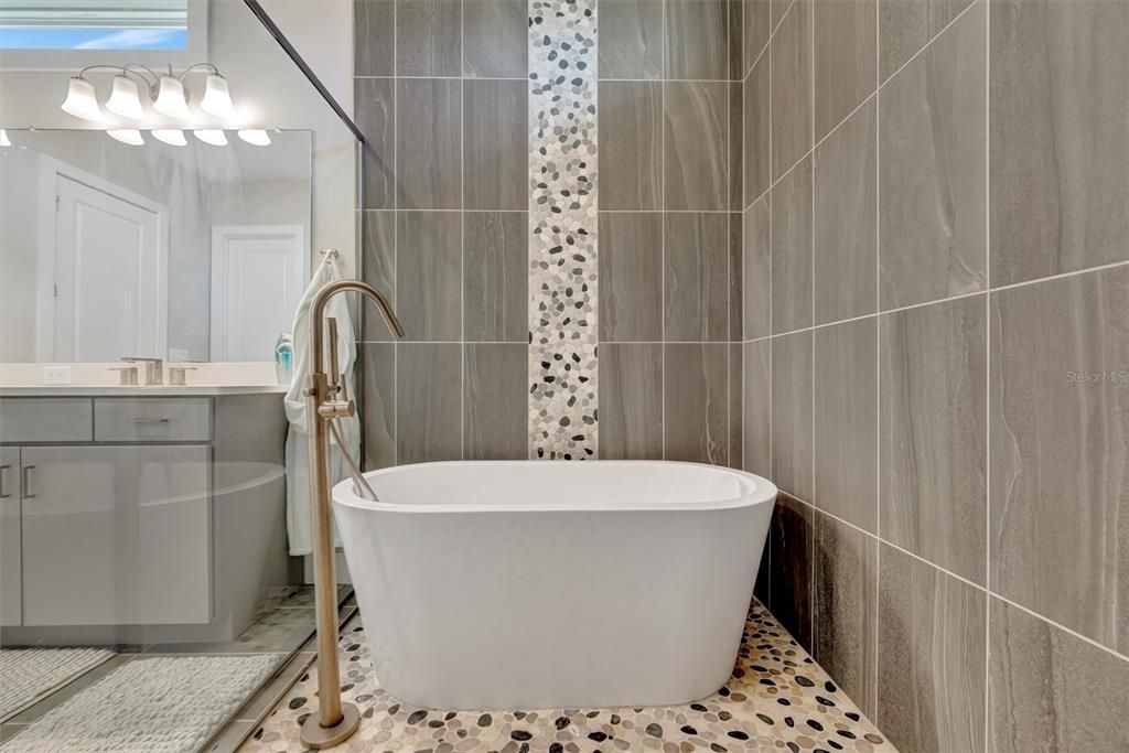 На продажу: $959,066 (4 спален, 3 ванн, 2457 Квадратных фут)