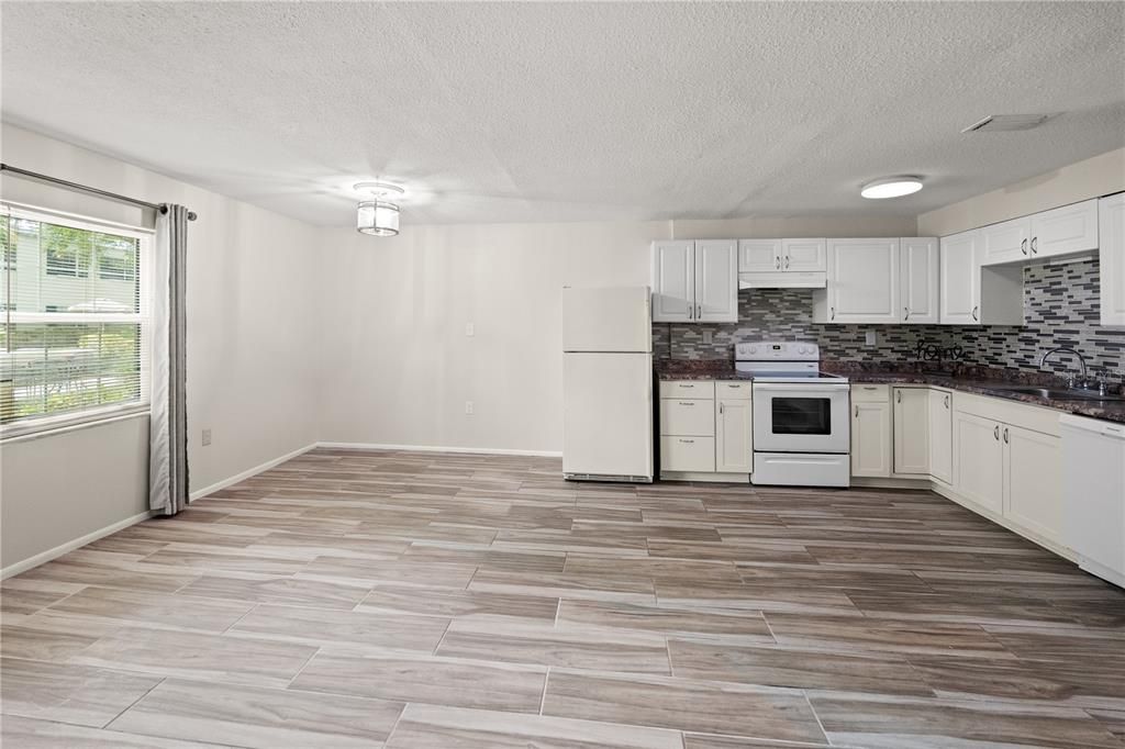 Под контрактом: $139,900 (1 спален, 1 ванн, 760 Квадратных фут)