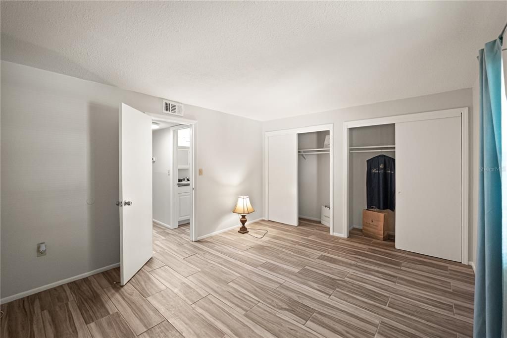 Под контрактом: $139,900 (1 спален, 1 ванн, 760 Квадратных фут)