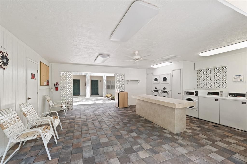 Под контрактом: $139,900 (1 спален, 1 ванн, 760 Квадратных фут)