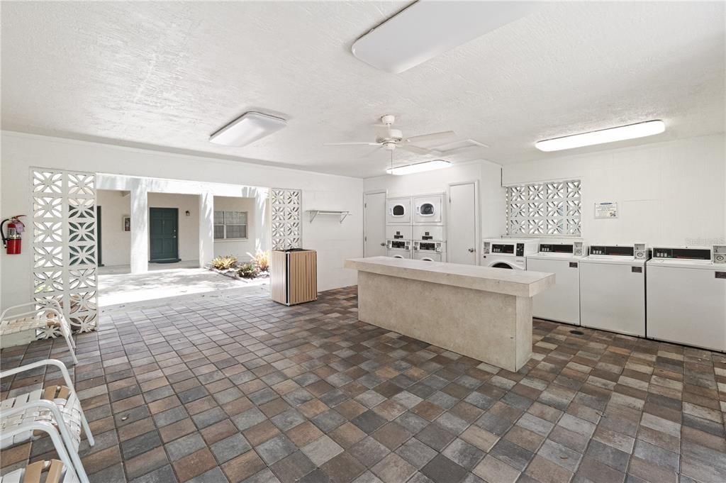 Под контрактом: $139,900 (1 спален, 1 ванн, 760 Квадратных фут)