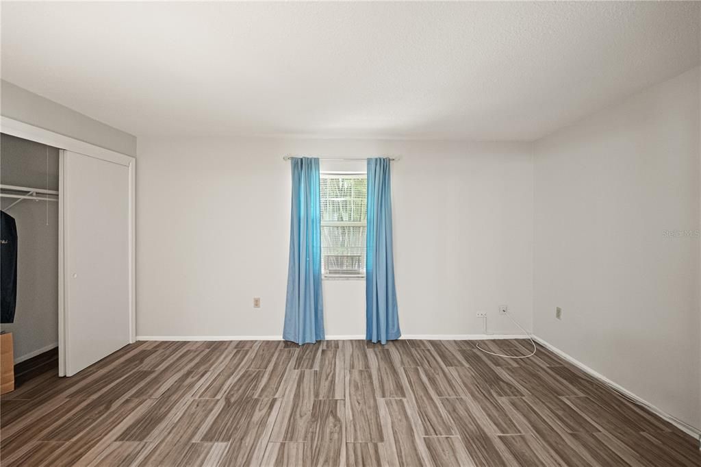 Под контрактом: $139,900 (1 спален, 1 ванн, 760 Квадратных фут)