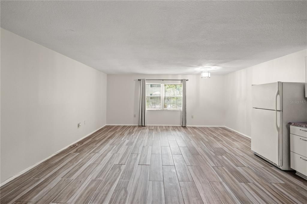 Под контрактом: $139,900 (1 спален, 1 ванн, 760 Квадратных фут)