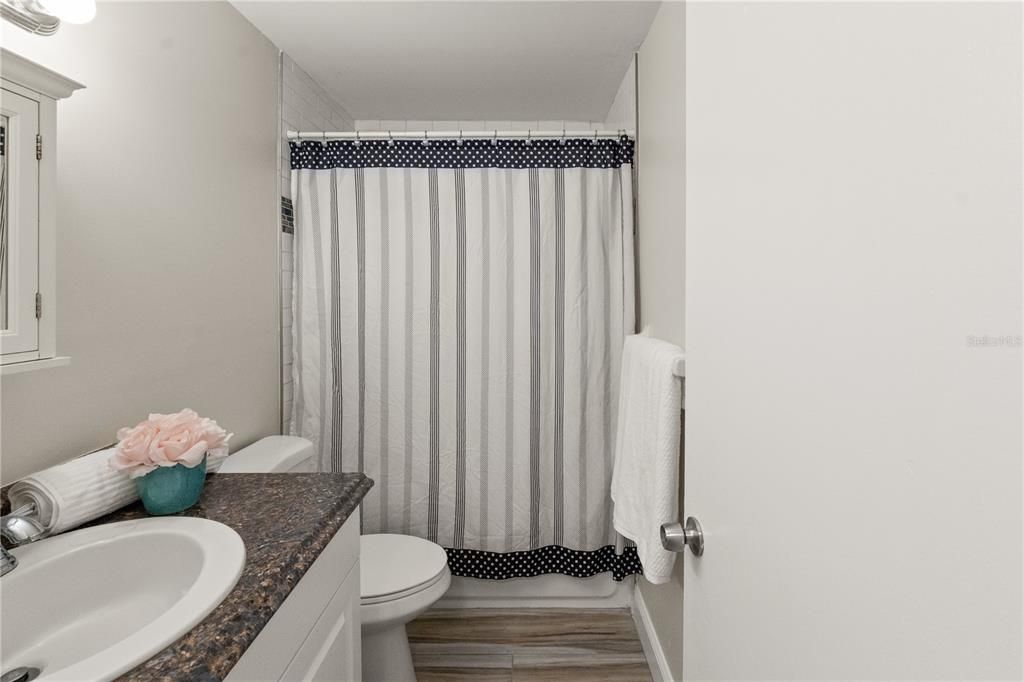 Под контрактом: $139,900 (1 спален, 1 ванн, 760 Квадратных фут)