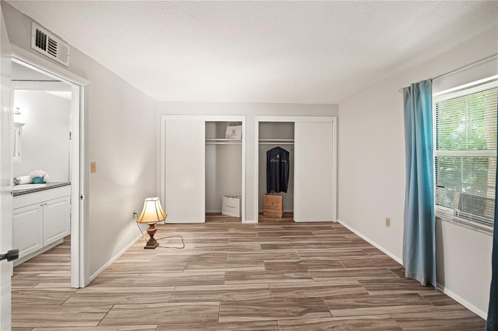 Под контрактом: $139,900 (1 спален, 1 ванн, 760 Квадратных фут)