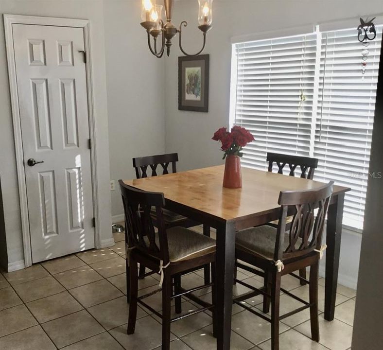 En Venta: $825,000 (3 camas, 2 baños, 2091 Pies cuadrados)