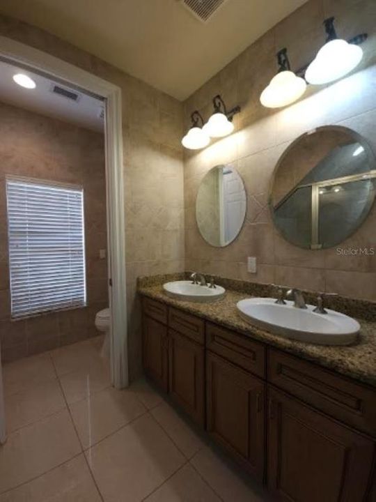 Active With Contract: $3,100 (2 beds, 2 baths, 1605 Square Feet)