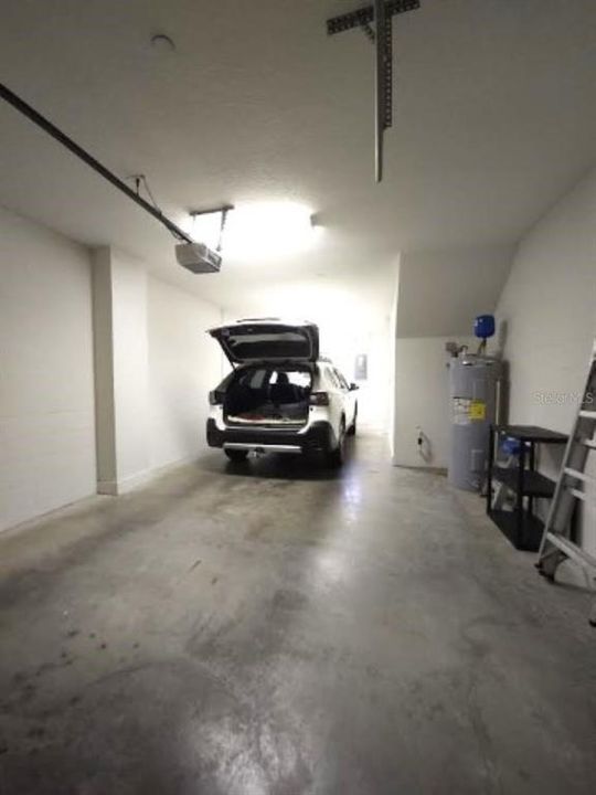 Active With Contract: $3,100 (2 beds, 2 baths, 1605 Square Feet)